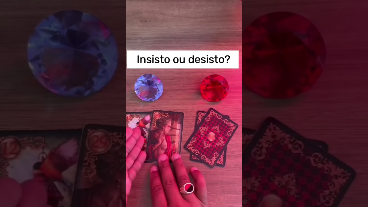 Read more about the article Insisto ou desisto dele(a)? ? #shorts em alta! Tarot de hoje!