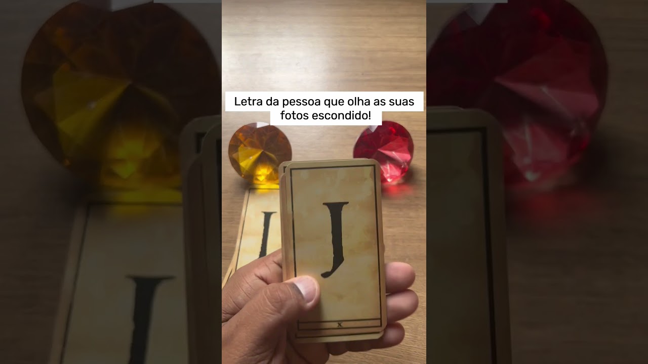Read more about the article QUEM OLHA SUAS FOTOS ESCONDIDO + LETRA INICIAL! 🌟 #TAROT🌟#TAROTDOAMOR 🌟 #TAROTGRATIS 🌟#DOMCIGANO