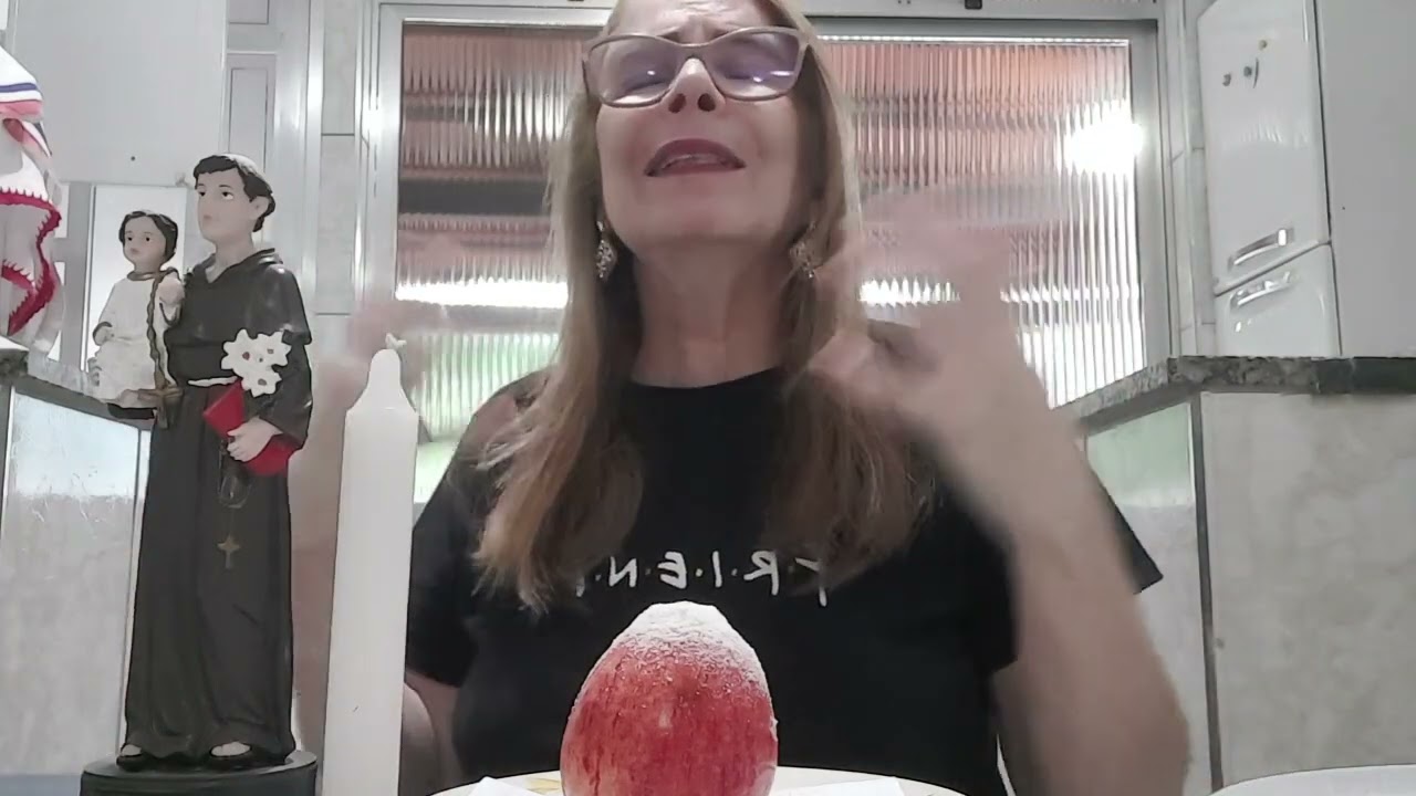 Read more about the article SIMPATIA DE SANTO ANTÔNIO. – MORDENDO. 1 MAÇÃ O SEU GRANDE AMOR CHEGARÁ