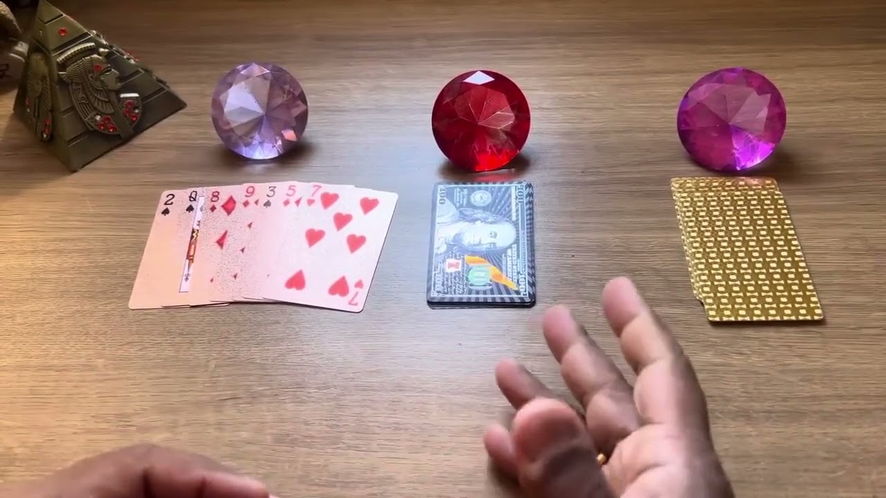 Read more about the article 💘COMO ESTÁ O CORAÇÃO E A CABEÇA DA PESSOA AMADA? 💘 TAROT REVELA