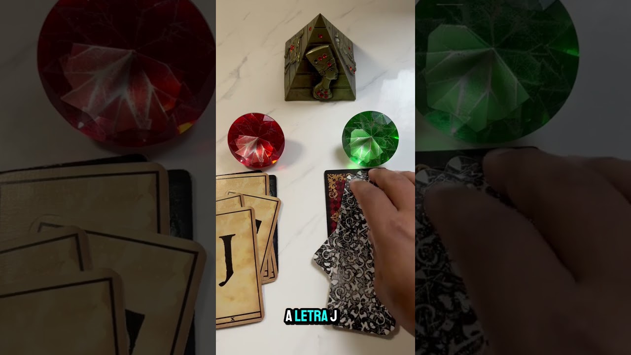 Read more about the article Essa pessoa está obcecada por você! | Tarot de Hoje #shorts #tarot #tarotdehoje