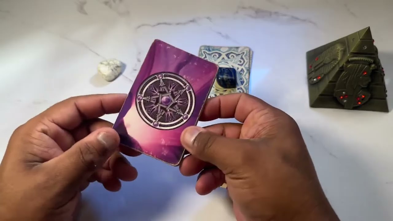 Read more about the article ALGUÉM VAI SE JOGAR AOS SEUS PÉS IMPLORANDO PELO SEU AMOR! | Tarot Responde
