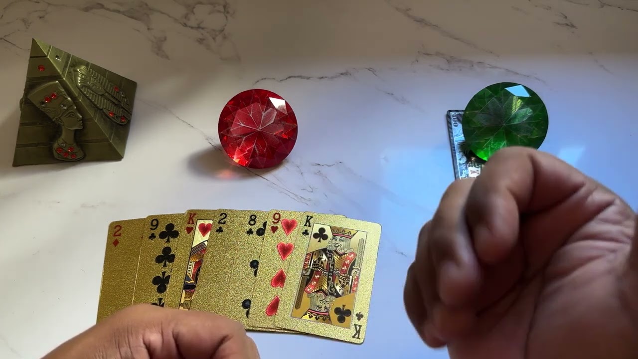 Read more about the article ELE(A) ESTÁ DESINTERESSANDO-SE POR VOCÊ! 🔮 TAROT RESPONDE