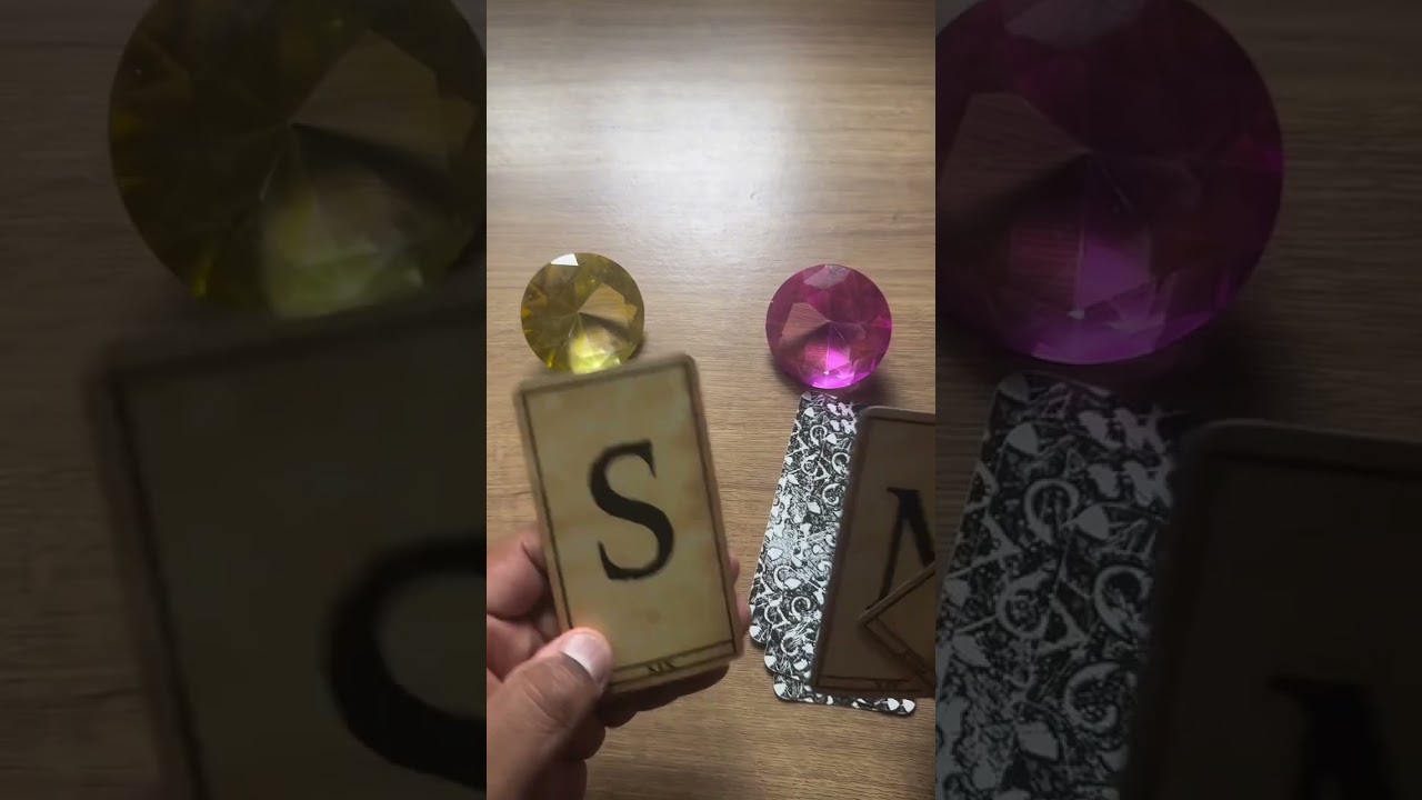 Read more about the article Essa pessoa vai admitir alguma coisa olhando pra você! #tarot #tarotgratis  #tarotdehoje #taro