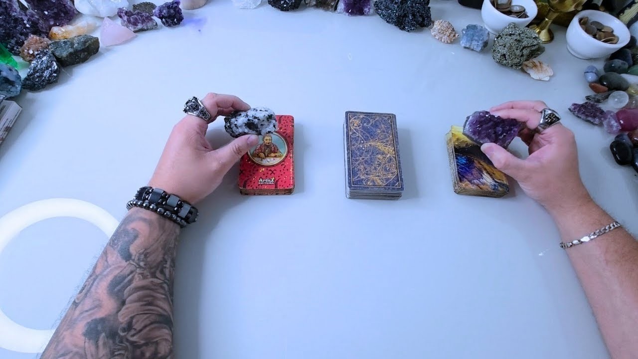 Read more about the article Como Ele(a) Está Em Relação a Mim No Dia De Hoje Tarot? Vai Me Procurar Tarot?