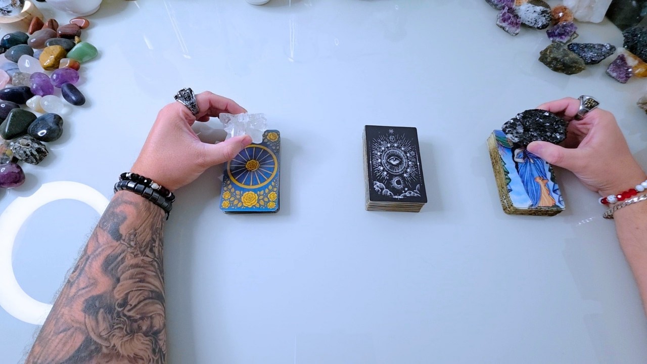 Read more about the article Como Ele(a) Está Em Relação a Mim No Dia De Hoje Tarot? Vai Me Procurar Tarot?